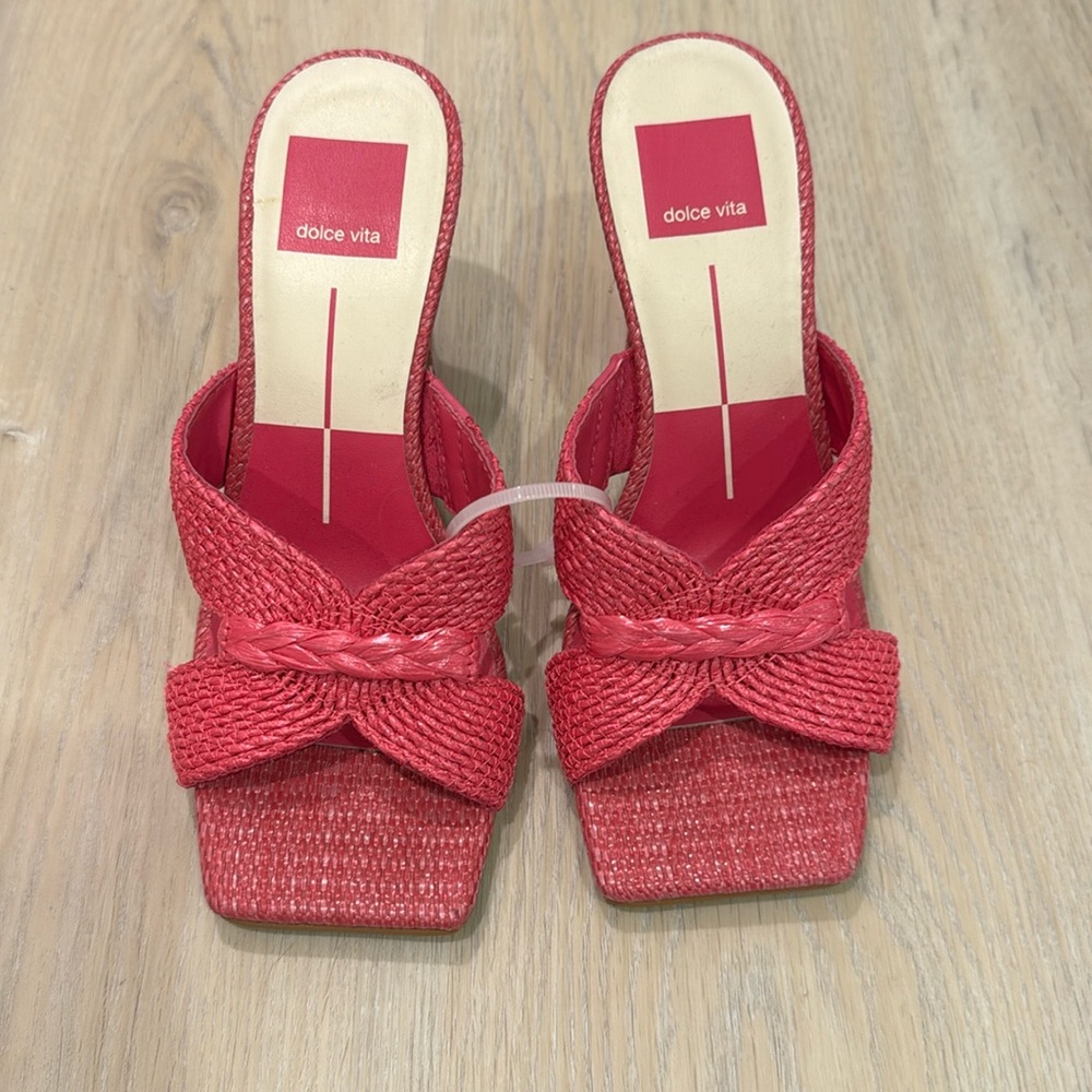 Dolce vote straw heels size 5